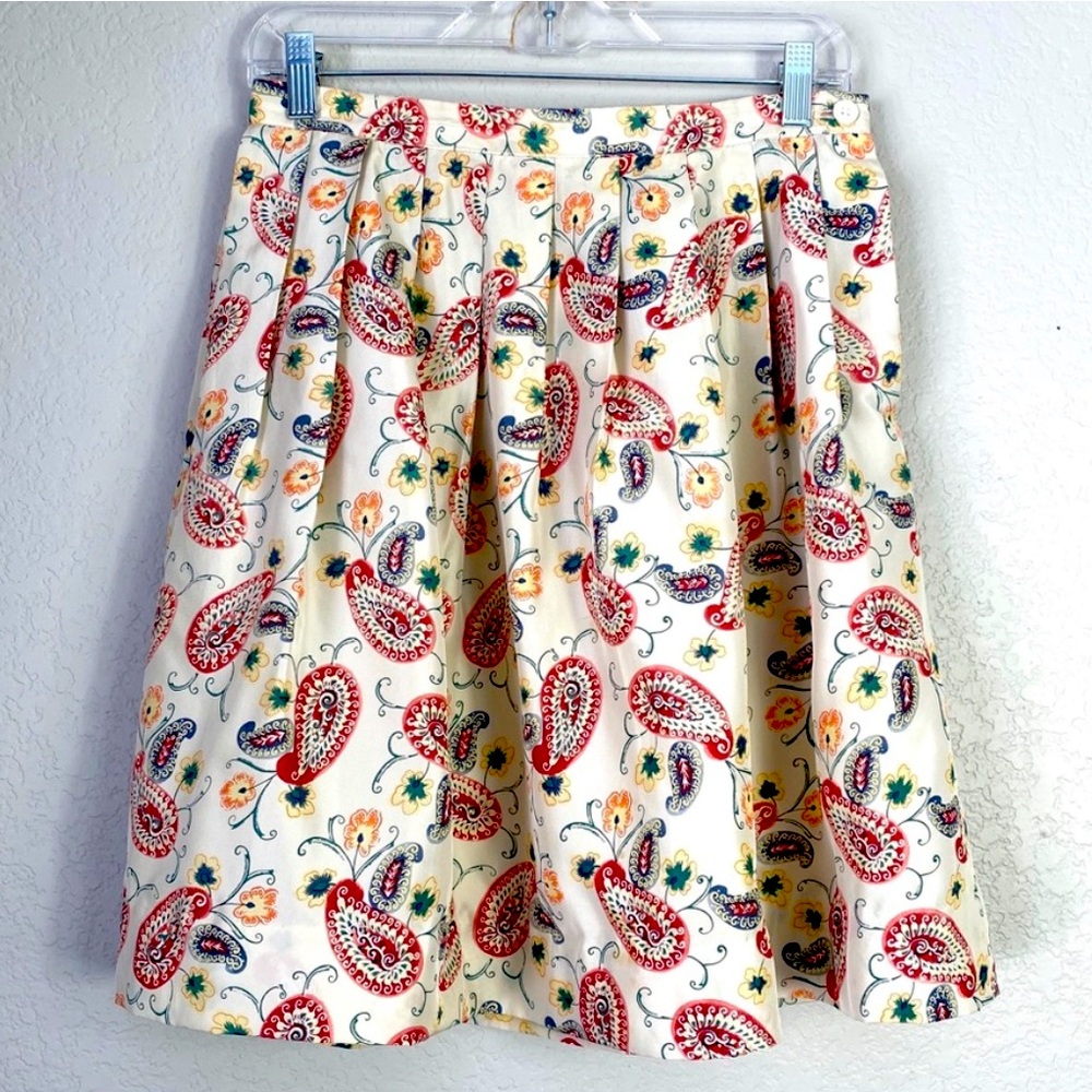 Burberry 💯 % Pure Silk Gorgeous Vintage Paisley Pleated Skirt